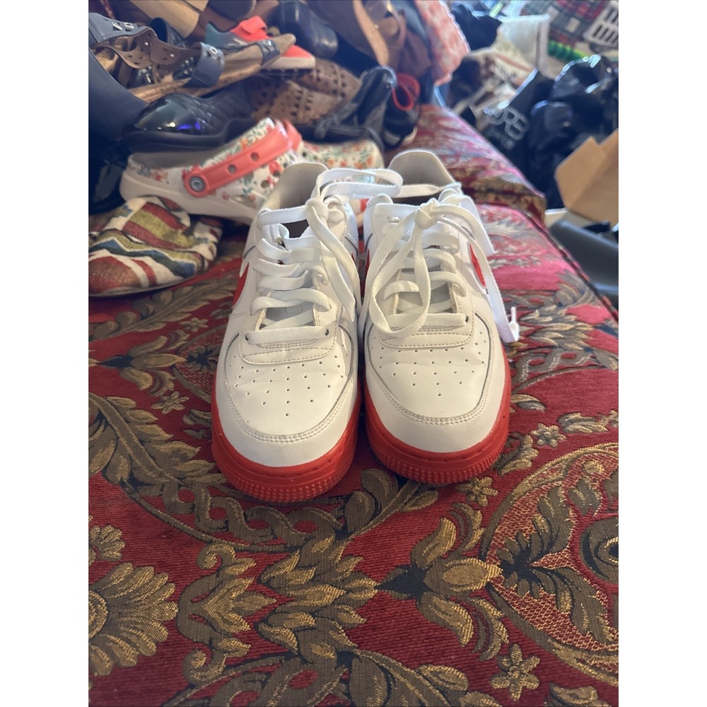 Nike Air Force 1 Retro Low White University Red Midsole Mens Size 6.5